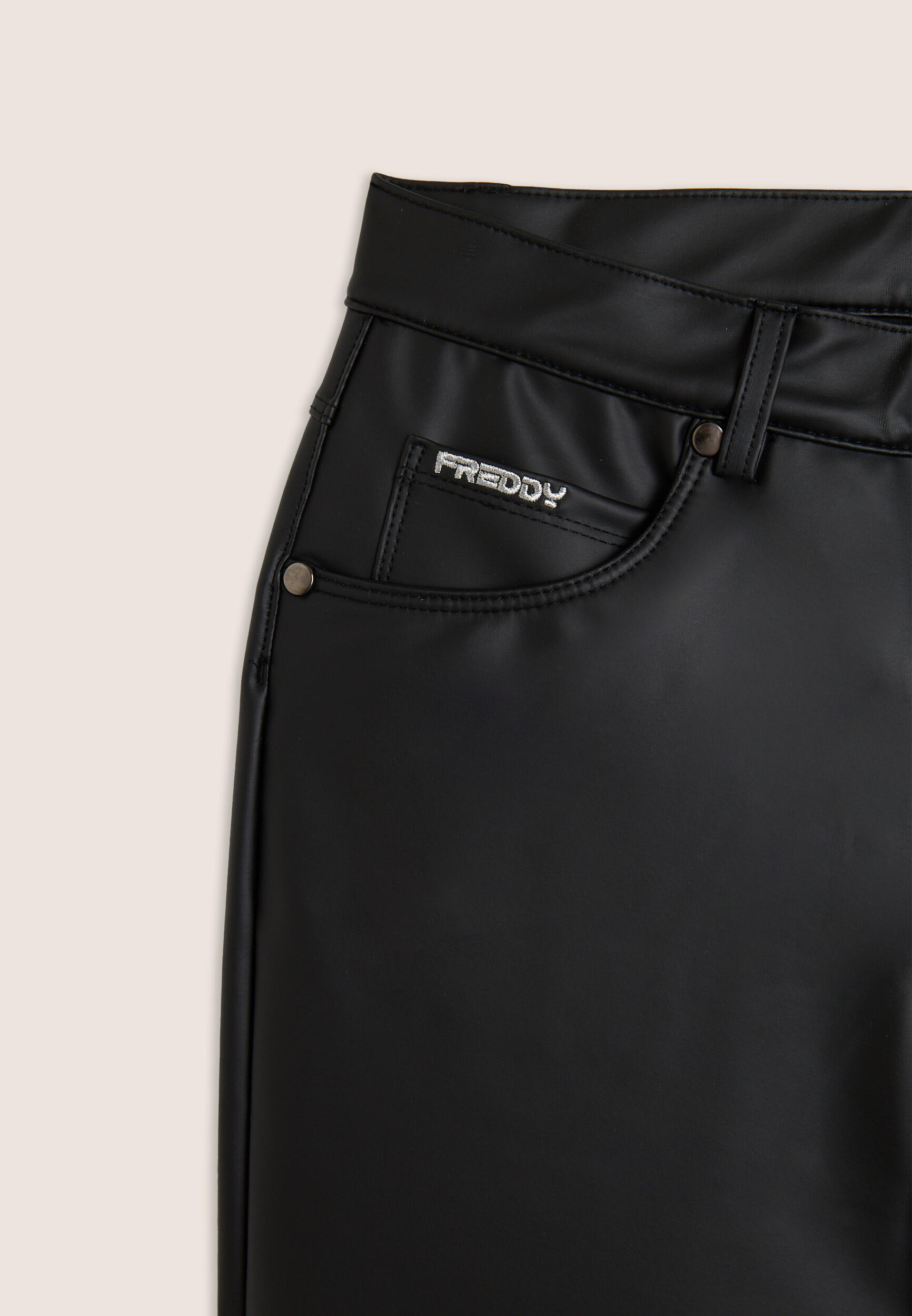 Pantaloni flare in similpelle con vita regular 3/3