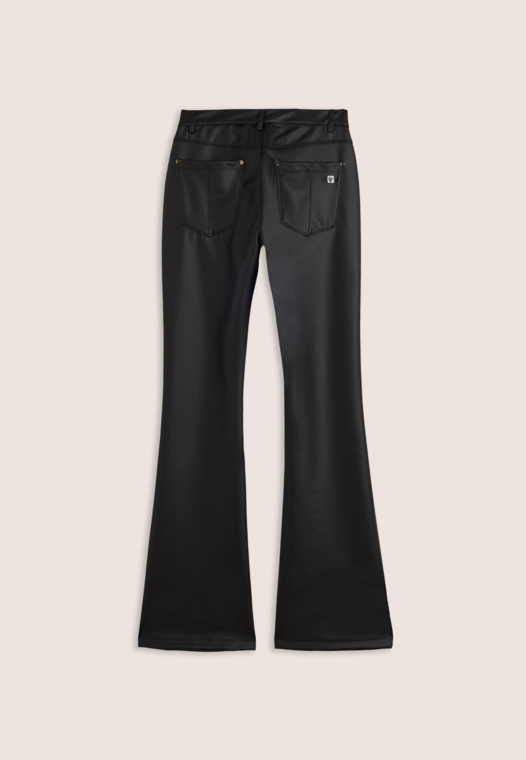 Pantaloni flare in similpelle con vita regular 2/3