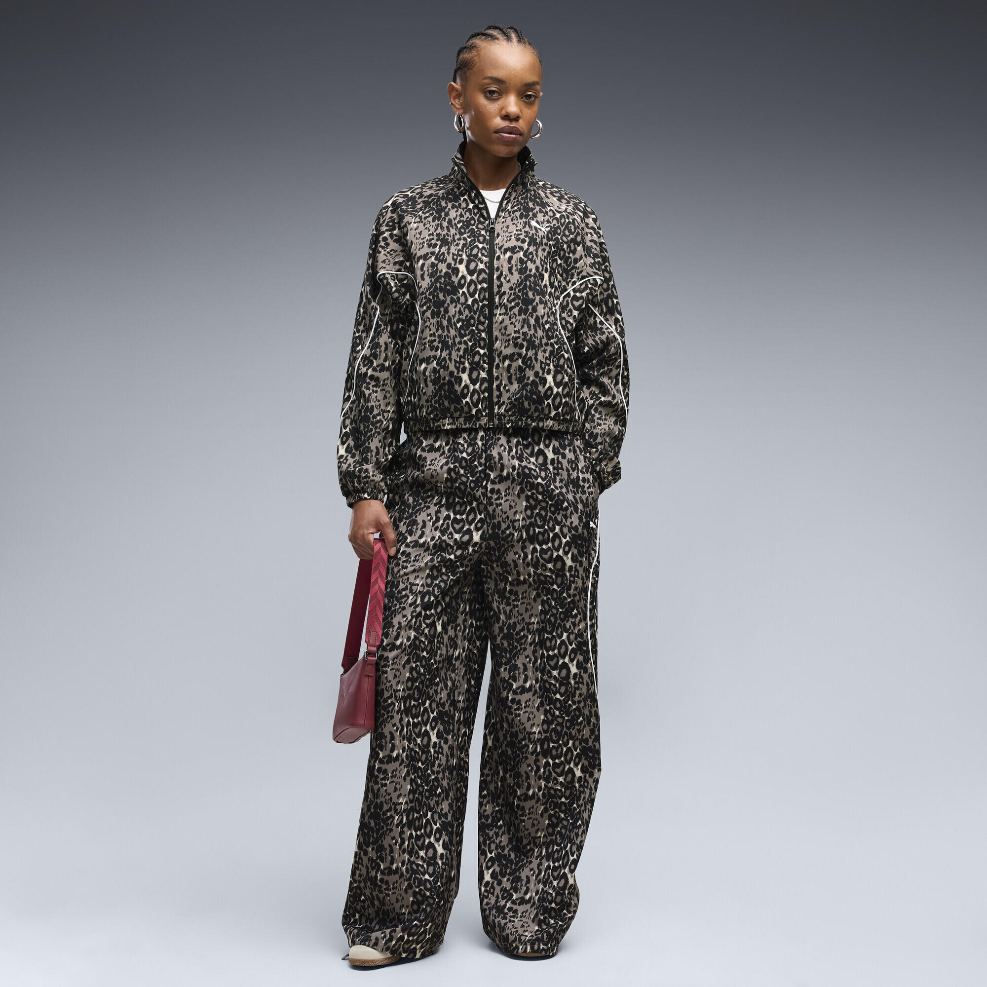 Giacca da donna PUMA Sport dal taglio morbido con stampa animalier e zip 4/5