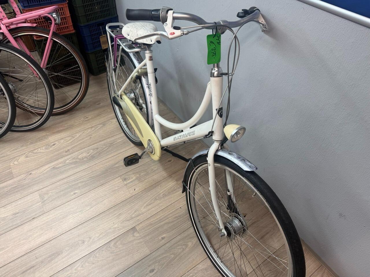 Batavus Diva, wit 3/7