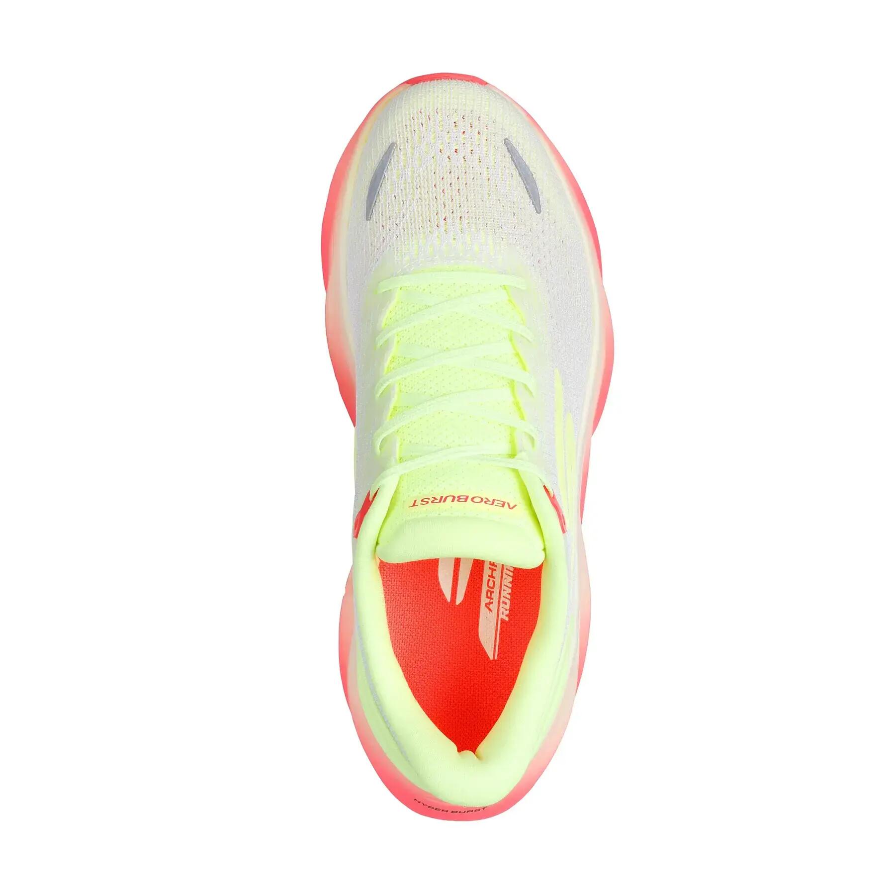 Damskie buty do biegania Skechers Aero Burst 4/5