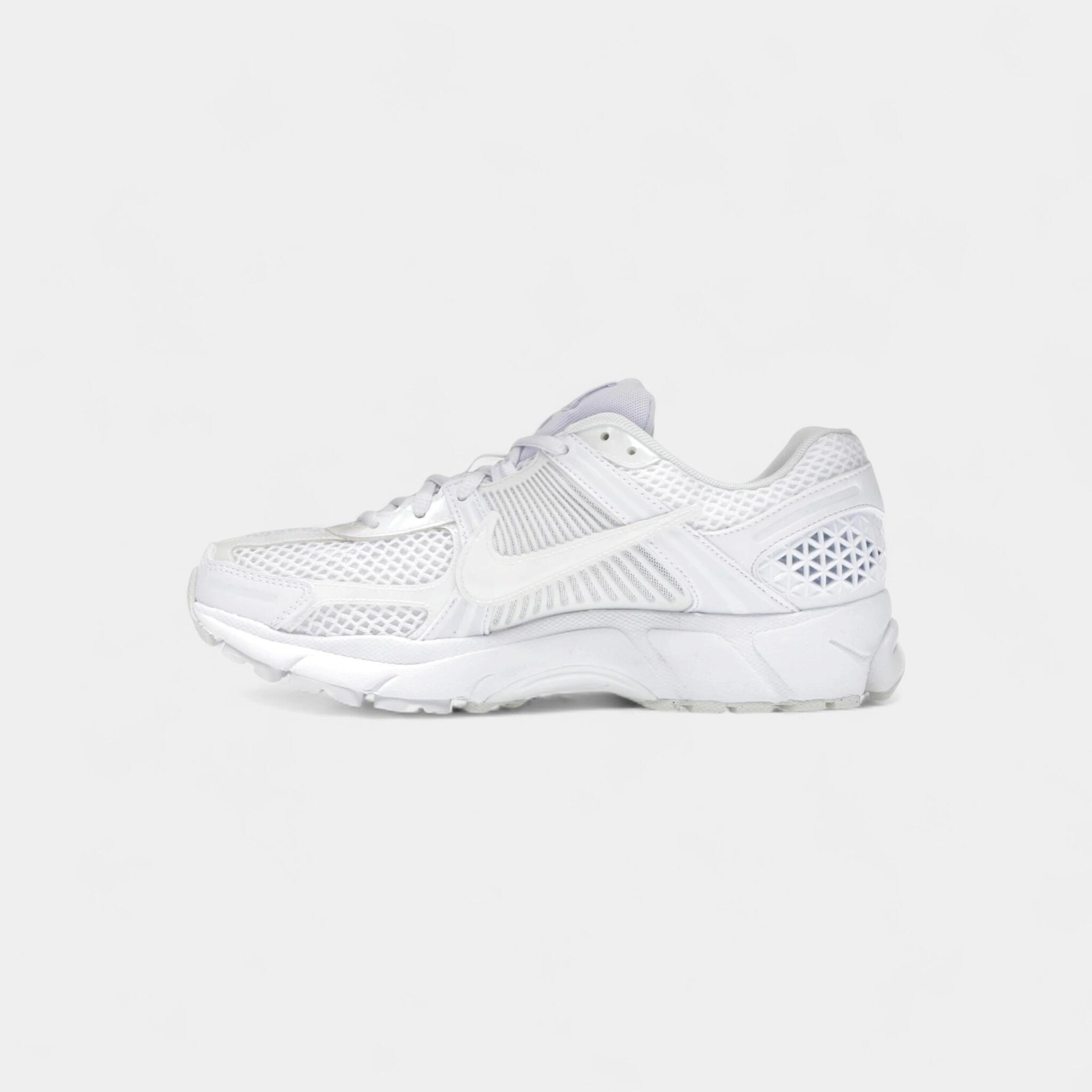 Nike Zoom Vomero 5 Triple White (Women's) 4/5