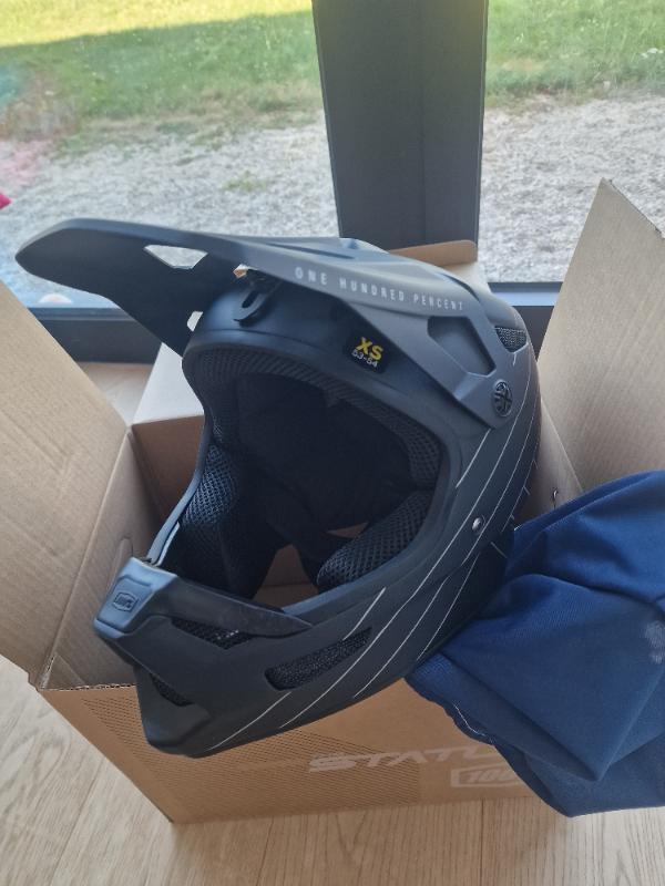 Entre Particuliers - Casque Downhill NEUF 2/5