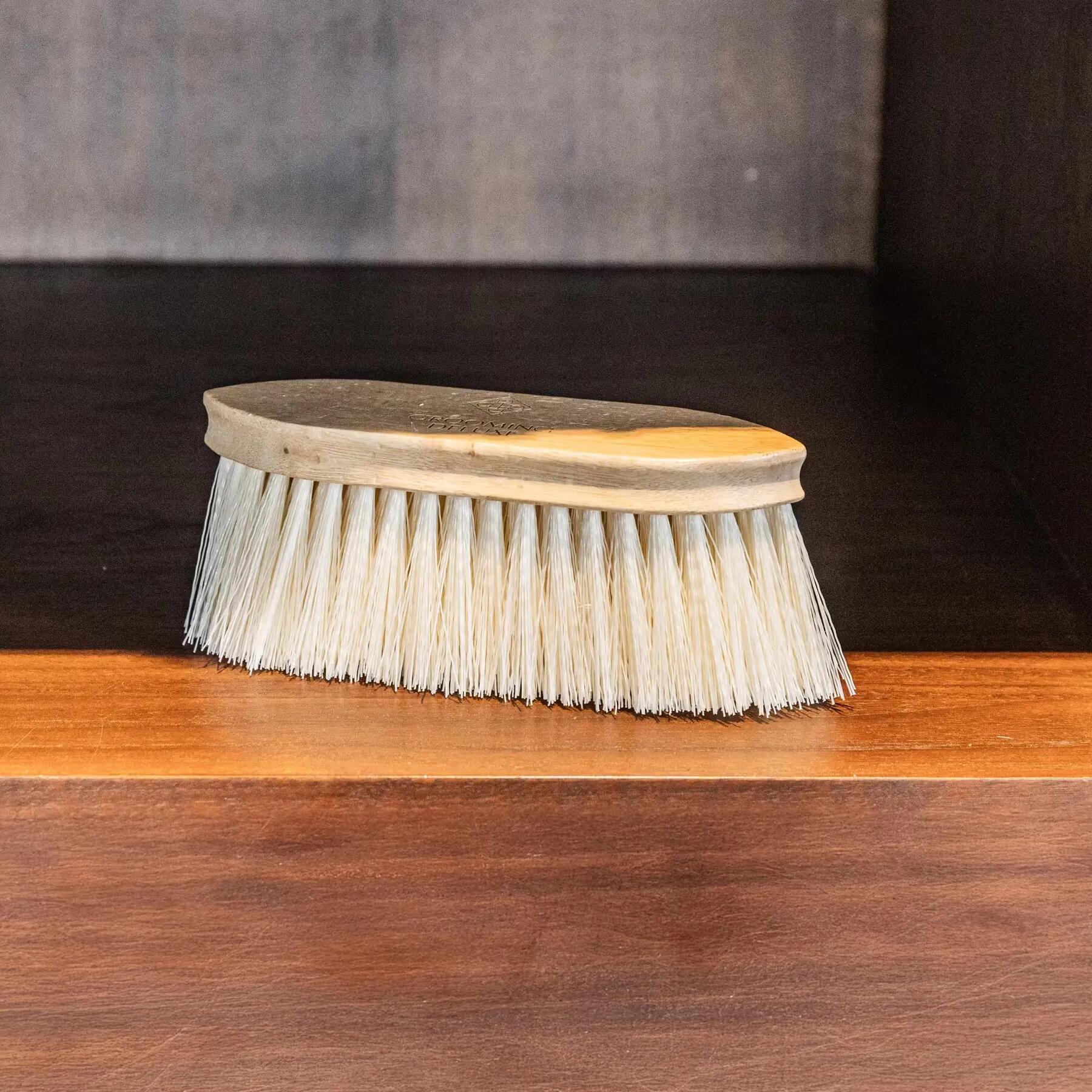 Brosse pour cheval en bois Grooming Deluxe Classic medium 4/5