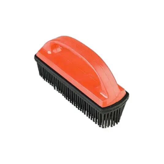Brush to remove dust and dirt for horses Horze