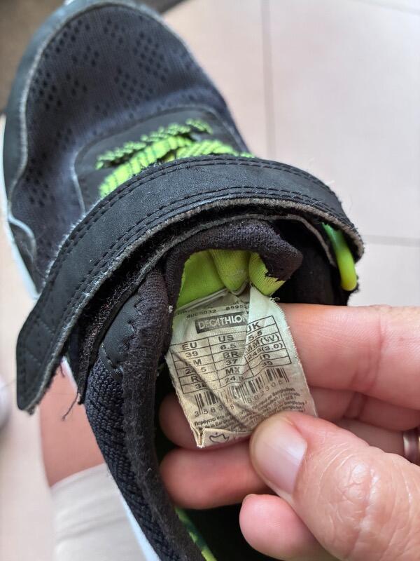 Entre Particuliers - Chaussures de sport Newfeel de couleur noir 4/4