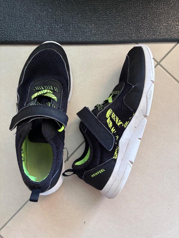 Entre Particuliers - Chaussures de sport Newfeel de couleur noir 2/4