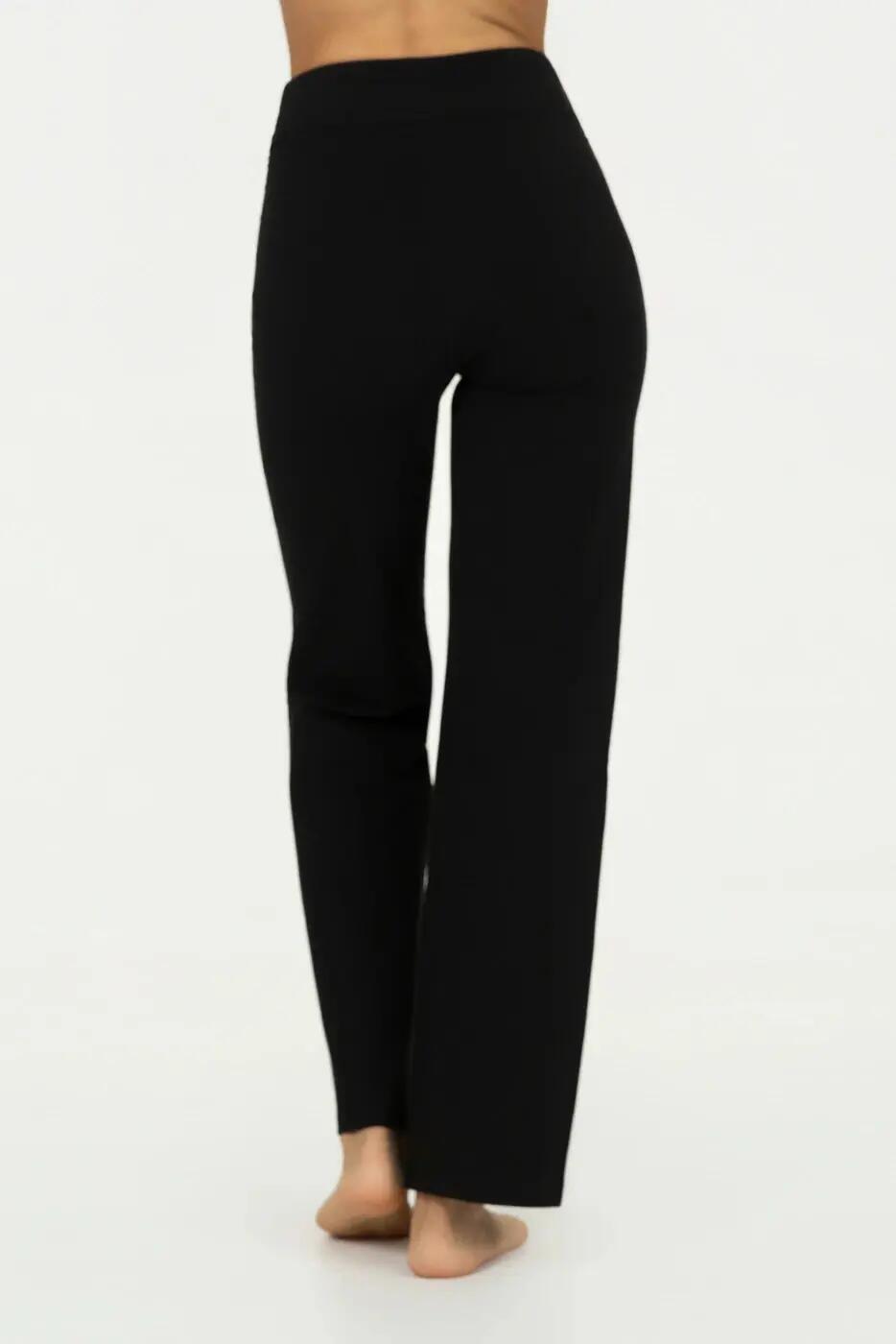 Agni - Modèle de Pantalon Yoga et Pilates Taille Haute Tendance - Noire Onyx 3/5