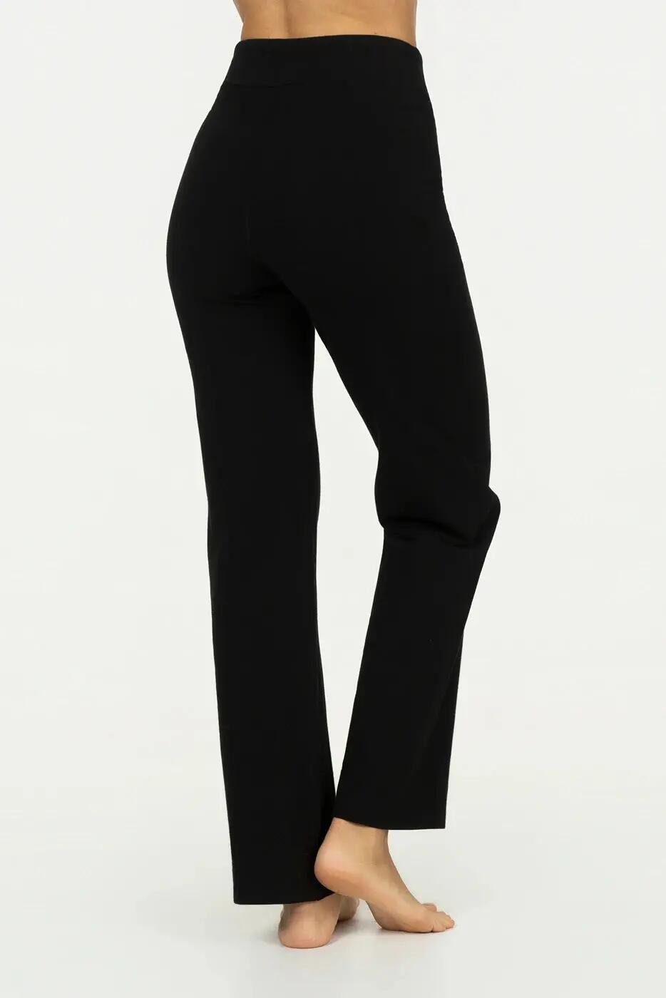 Agni - Modèle de Pantalon Yoga et Pilates Taille Haute Tendance - Noire Onyx 2/5