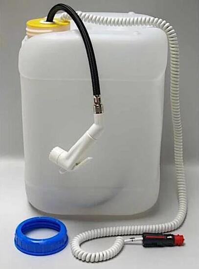 Mobiles 12V-Duschset mit 20-Liter-Kanister