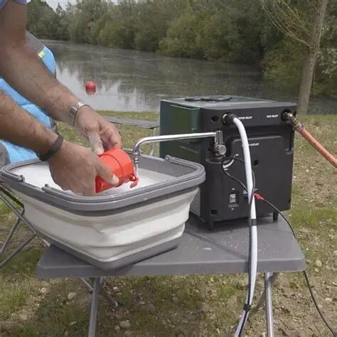 Chauffe-eau portable à gaz pour extérieur Dometic 2/5