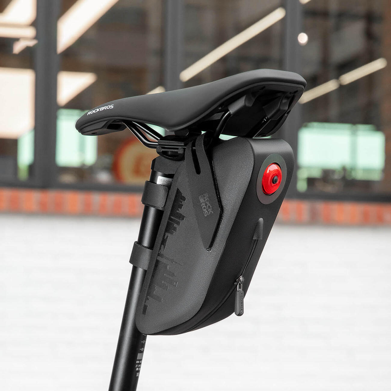 Fietszadeltas met lampje 6/7