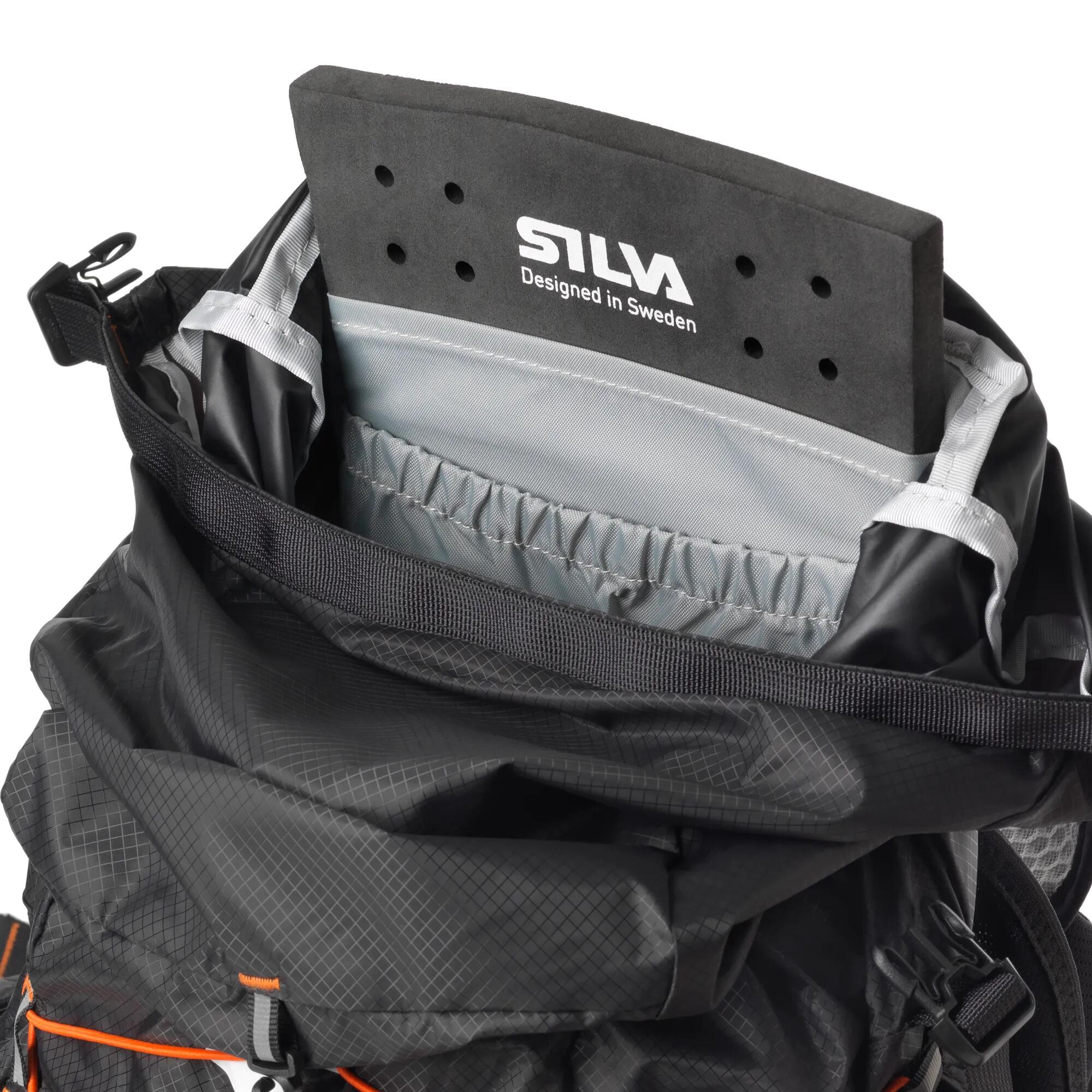 Running Mountain pack 23+3L with Weatherproof Roll Top, Hydration Compatibility 13/15