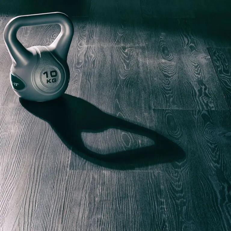 Silový trénink - litinový kettlebell 10 kg - kulatá činka 5/7