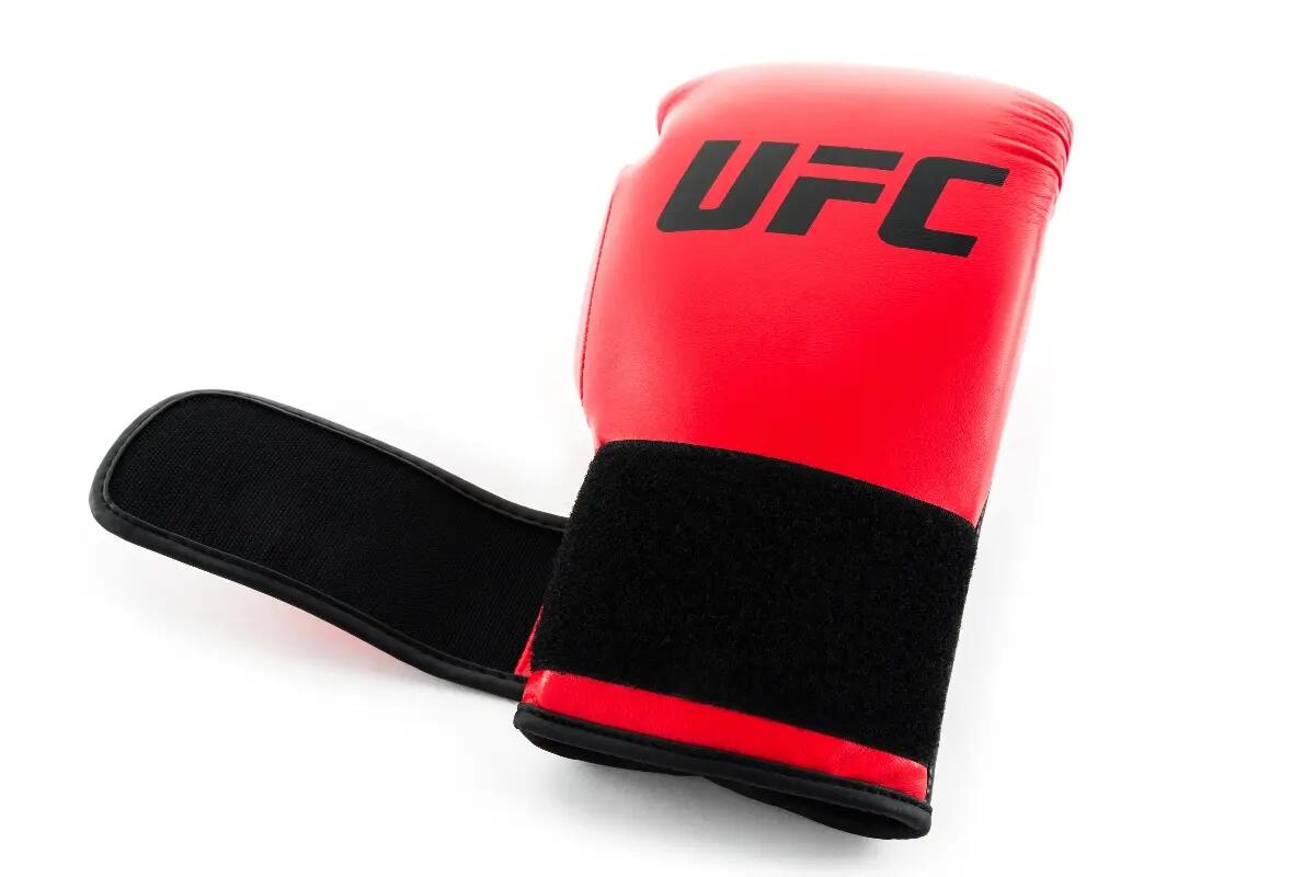UFC PRO Boxhandschuhe 16 OZ PU belüftet rot/weiß 12/15