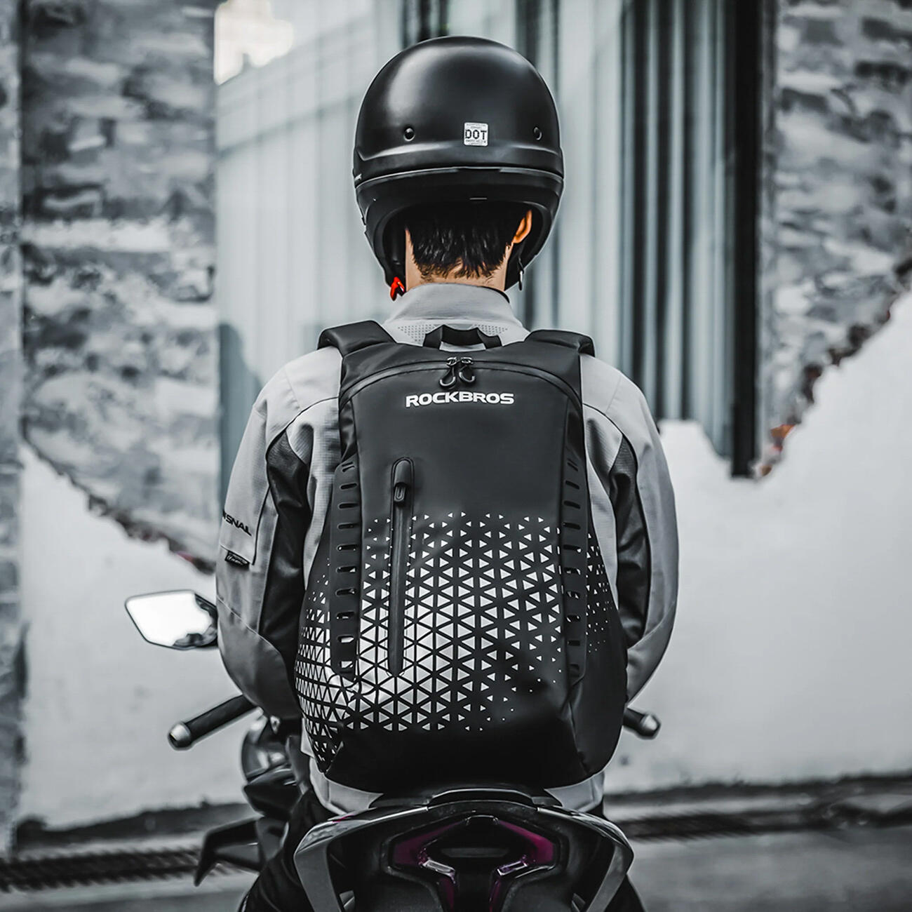 Plecak podróżny na rower motor z uchwytem na kask 6/7