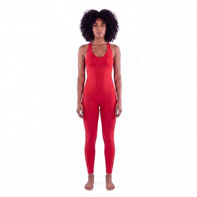 Lange jumpsuit voor dames, verkrijgbaar in diverse kleuren.