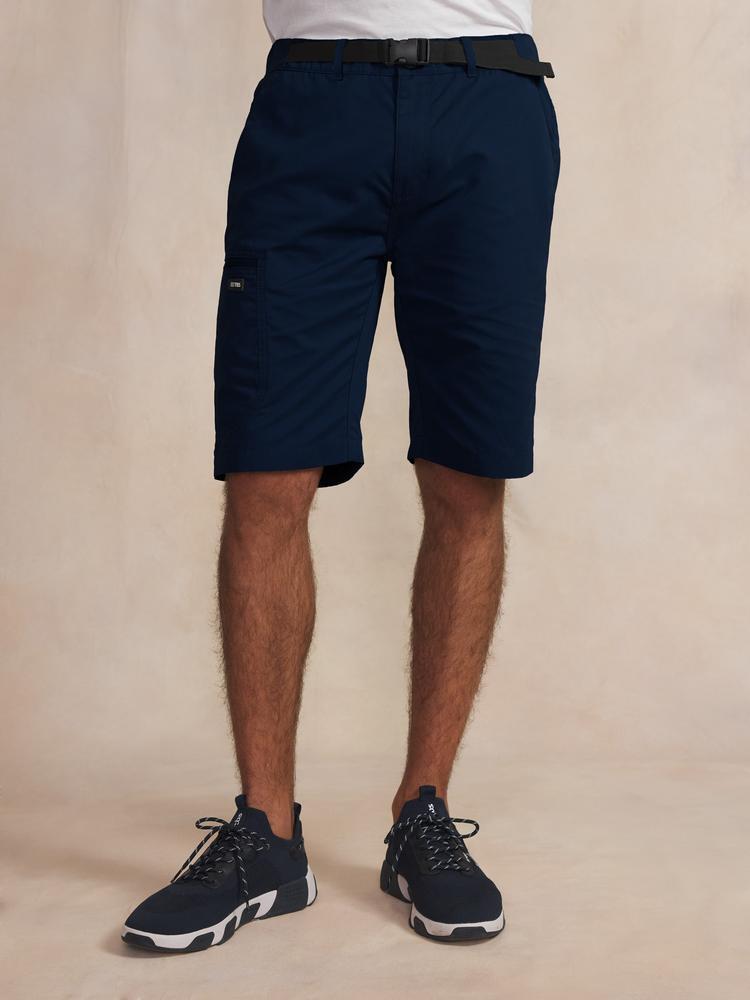 bleu navy / bleu marine.