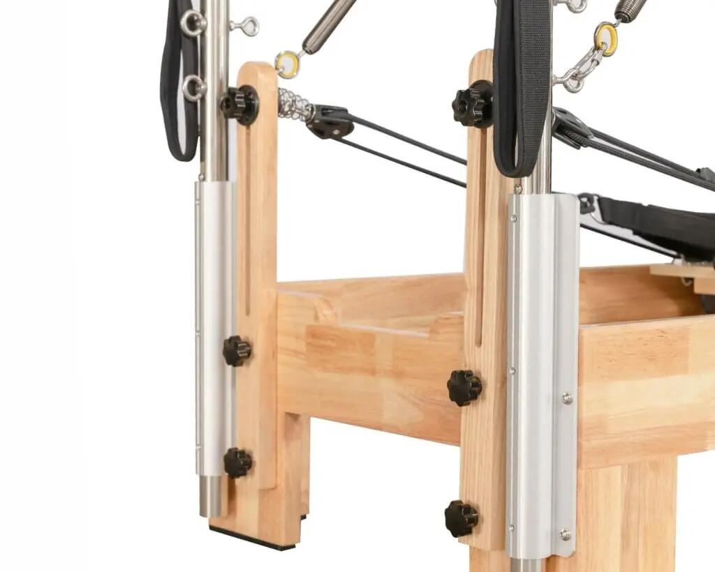 Macchina Pilates Reformer con torre in legno robusta e completa. 3/3