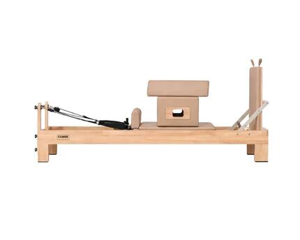 Klassischer Pilates Reformer aus Holz – stabil und professionell