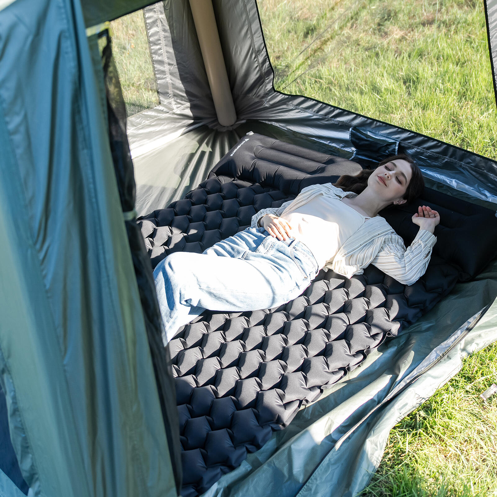 Selbstaufblasbare Campingmatte für 2 Personen,202 x 130 cm,integrierte Fußpumpe 6/8