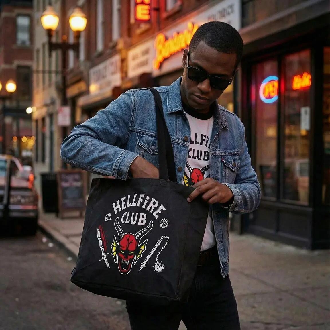 Sacola de compras tamanho XL para adultos Stranger Things Hellfire Club, preta 5/6