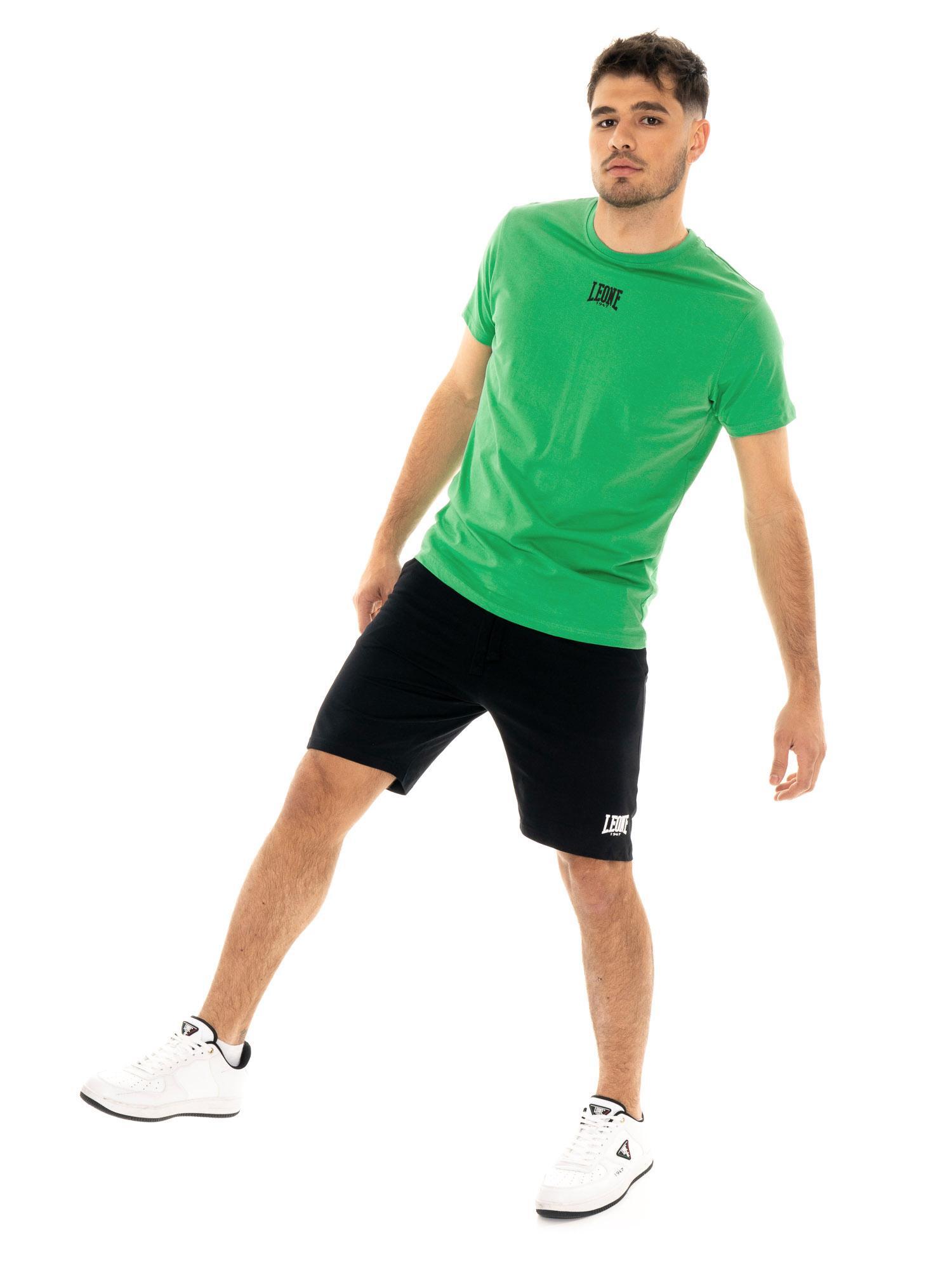 Conjunto básico de camiseta y bermudas para hombre. 5/5