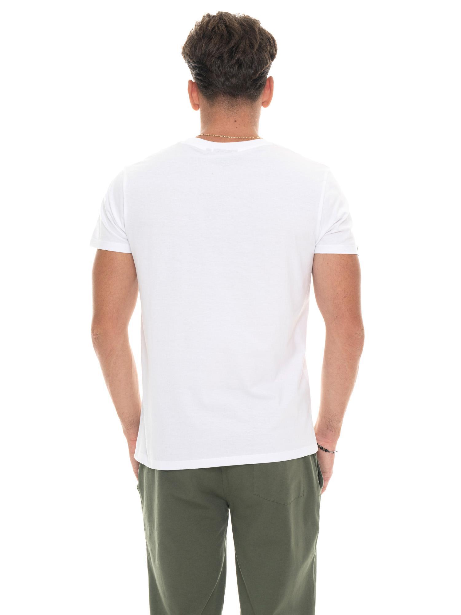Camiseta masculina Leone 1947 com estampa arrojada. Estilo urbano e esportivo. 4/5