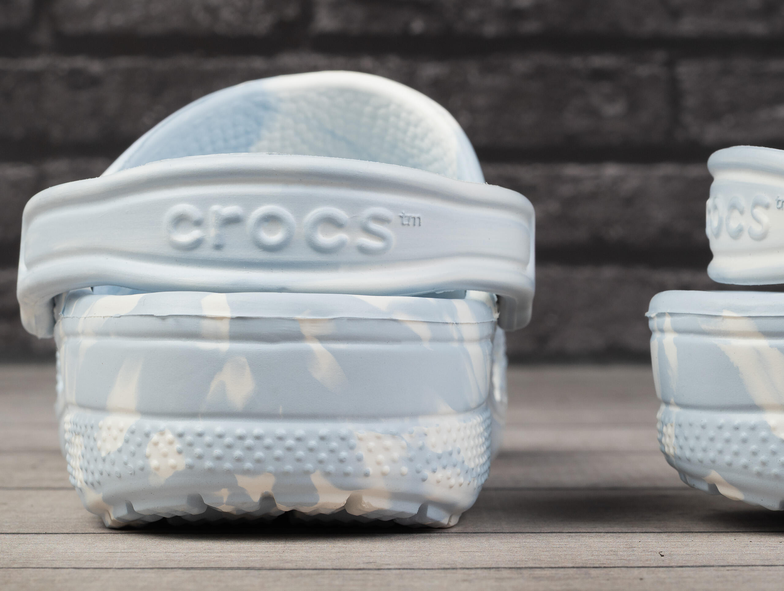 Klapki chodaki sportowe Crocs BAYA MARBLED CLOG 4/7
