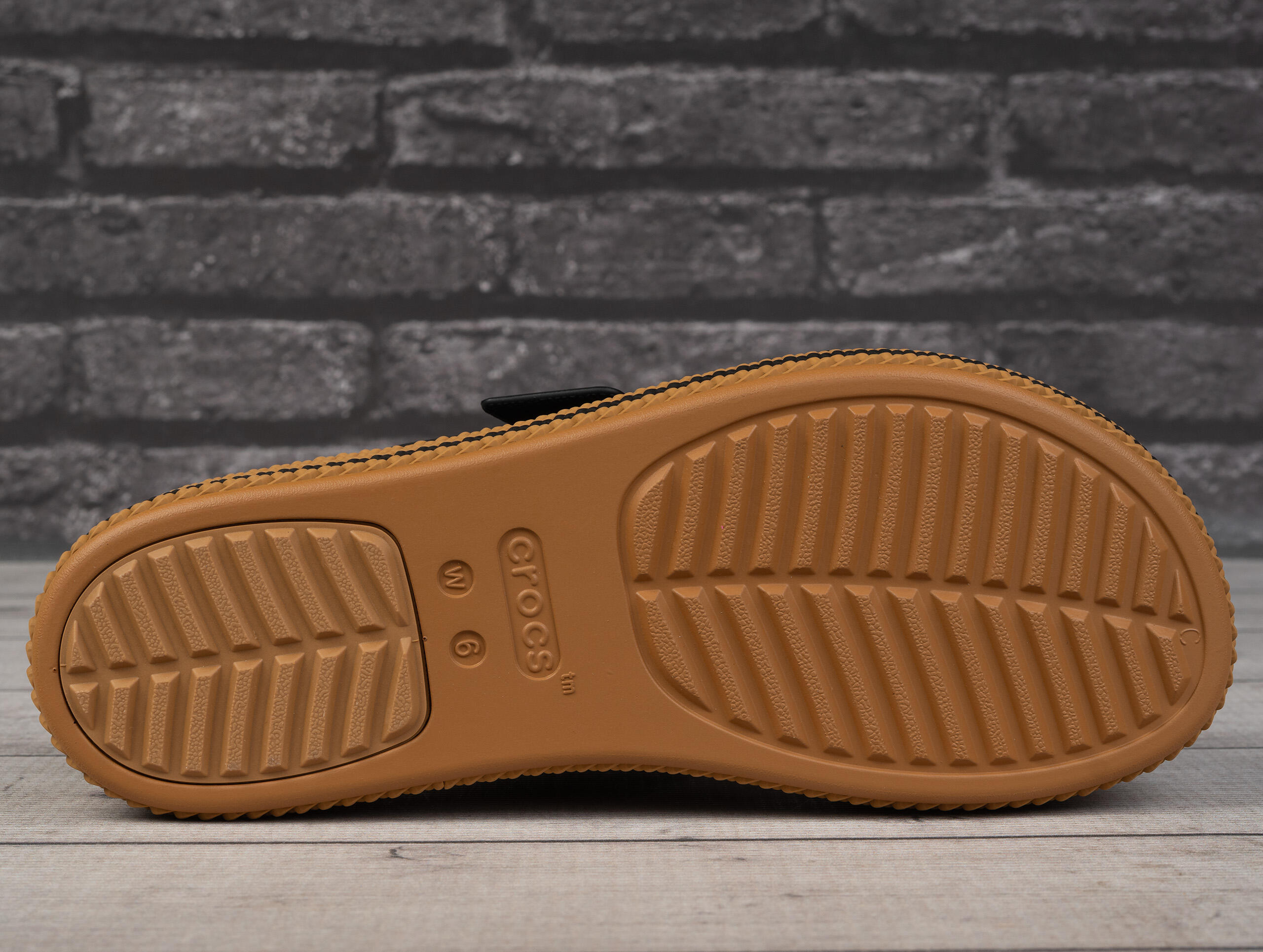 Klapki damskie na platformie Crocs BROOKLYN WOVEN BUCKLE 5/6