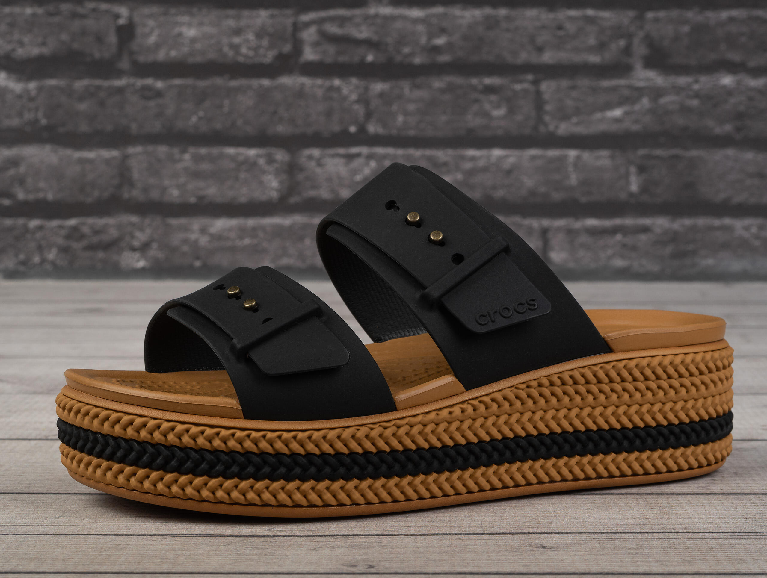 Klapki damskie na platformie Crocs BROOKLYN WOVEN BUCKLE 3/6