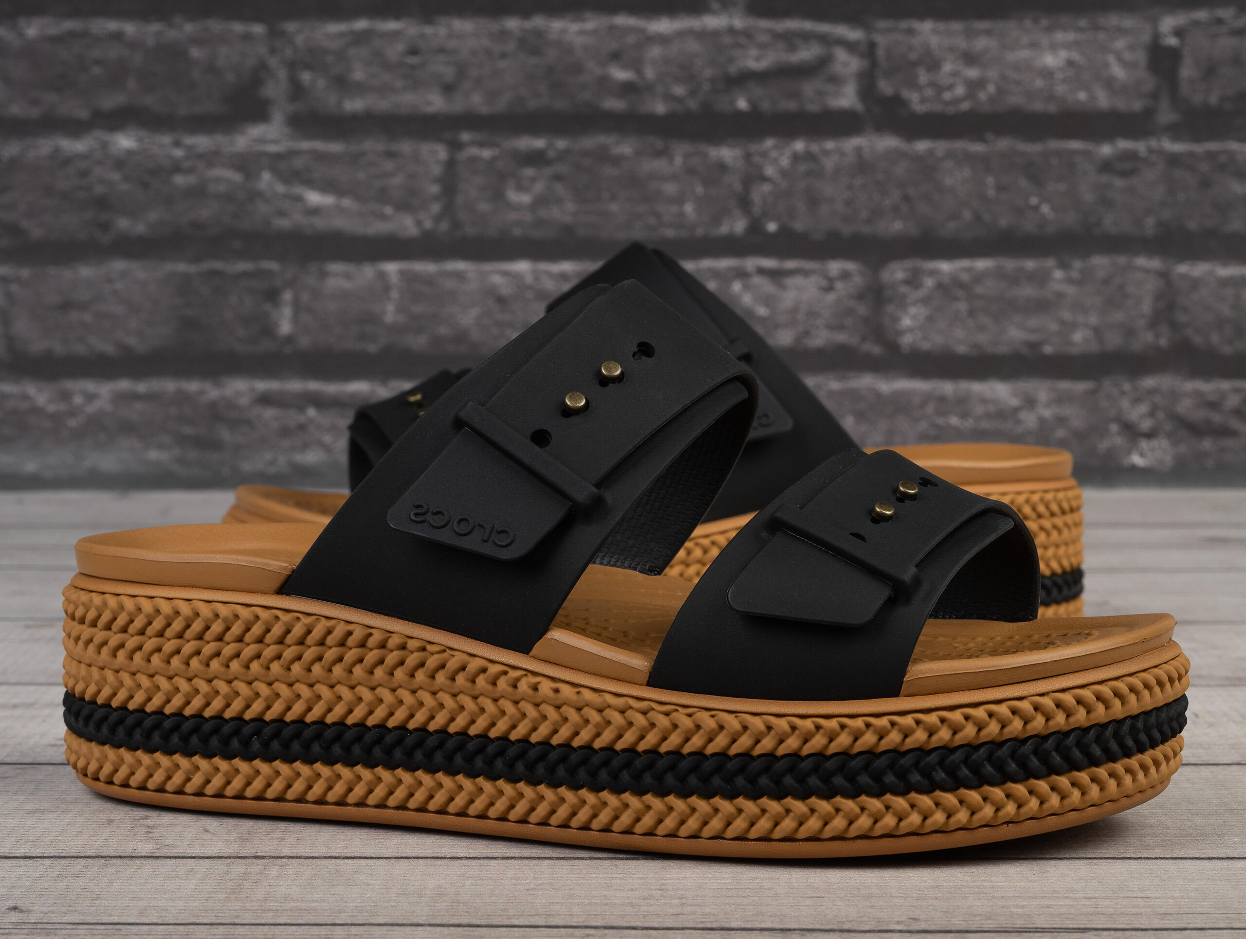 Klapki damskie na platformie Crocs BROOKLYN WOVEN BUCKLE 2/6