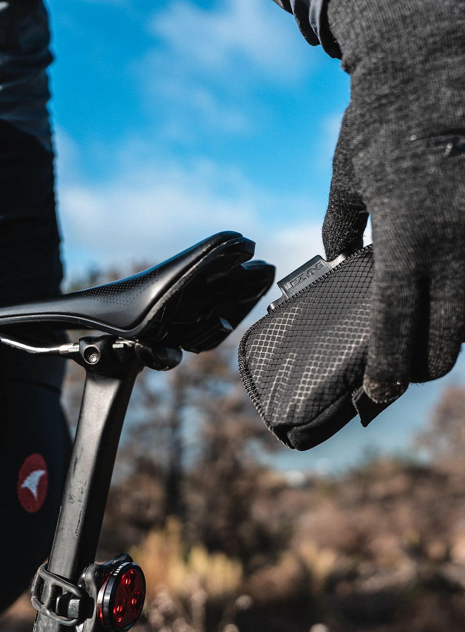 Lezyne Saddle Bag Caddy M - sakiewka pod siodło 0,5 l 3/3
