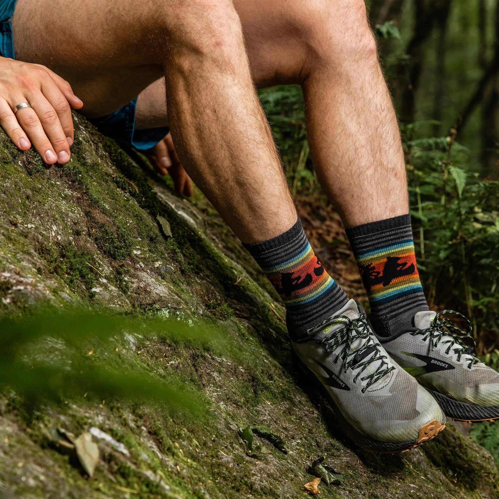 Darn Tough - Herren Micro Crew Merinowolle Wandersocken mit Animal-Muster 5/6