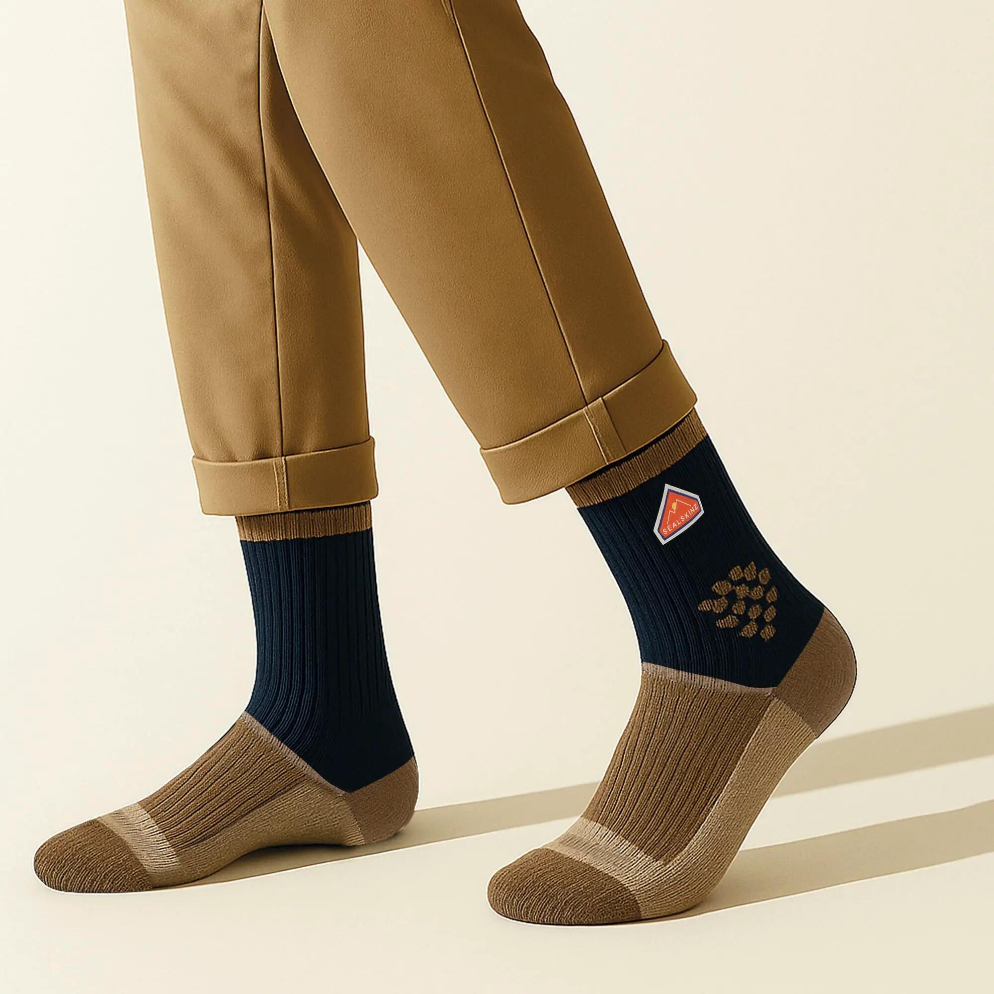 Sealskinz - Calzini da trekking in lana riciclata a blocchi di colore medio 4/5