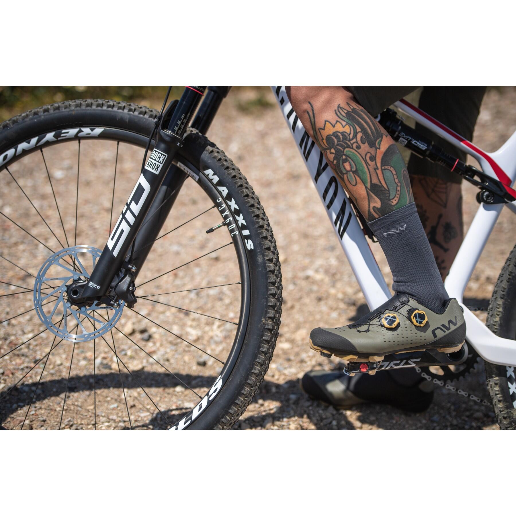 Skarpety rowerowe NORTHWAVE EXTREME PRO Sock - czarny/szary 3/4