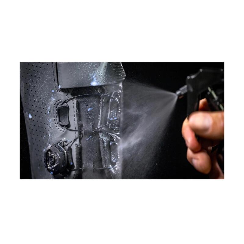 Spray protectie incaltaminte Premium Footwear Shield - 250ml