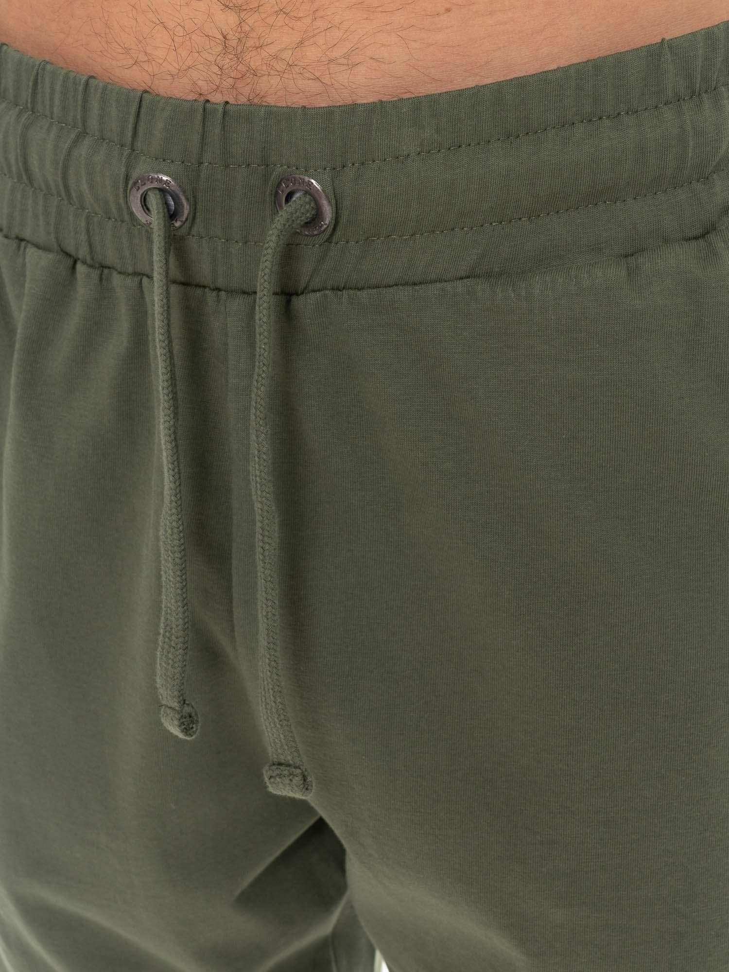 Conjunto básico de camiseta y bermudas para hombre. 3/5