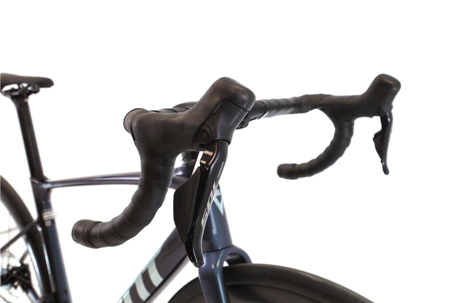 Vélo de route reconditionné ·  Defy Advanced Di2 12V · Très bon état 6/8