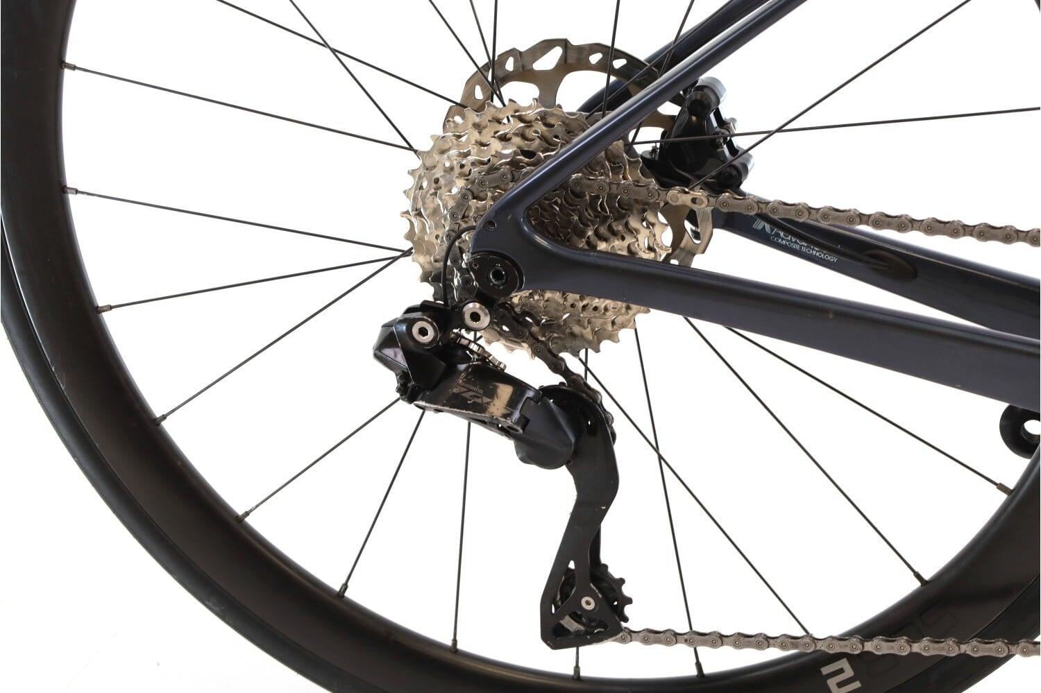 Vélo de route reconditionné ·  Defy Advanced Di2 12V · Très bon état 3/8