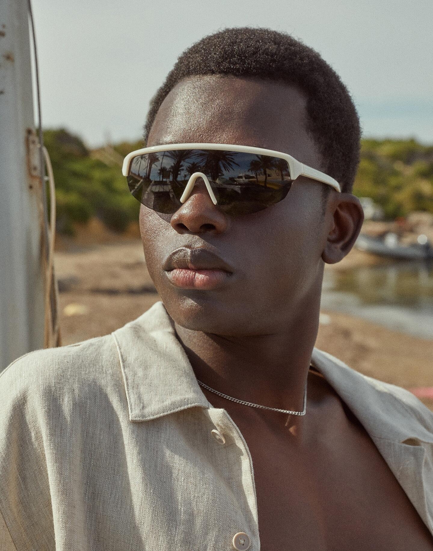 HAWKERS - Gafas de Sol para Hombre y Mujer APEX - OPTIC WHITE DARK 8/9