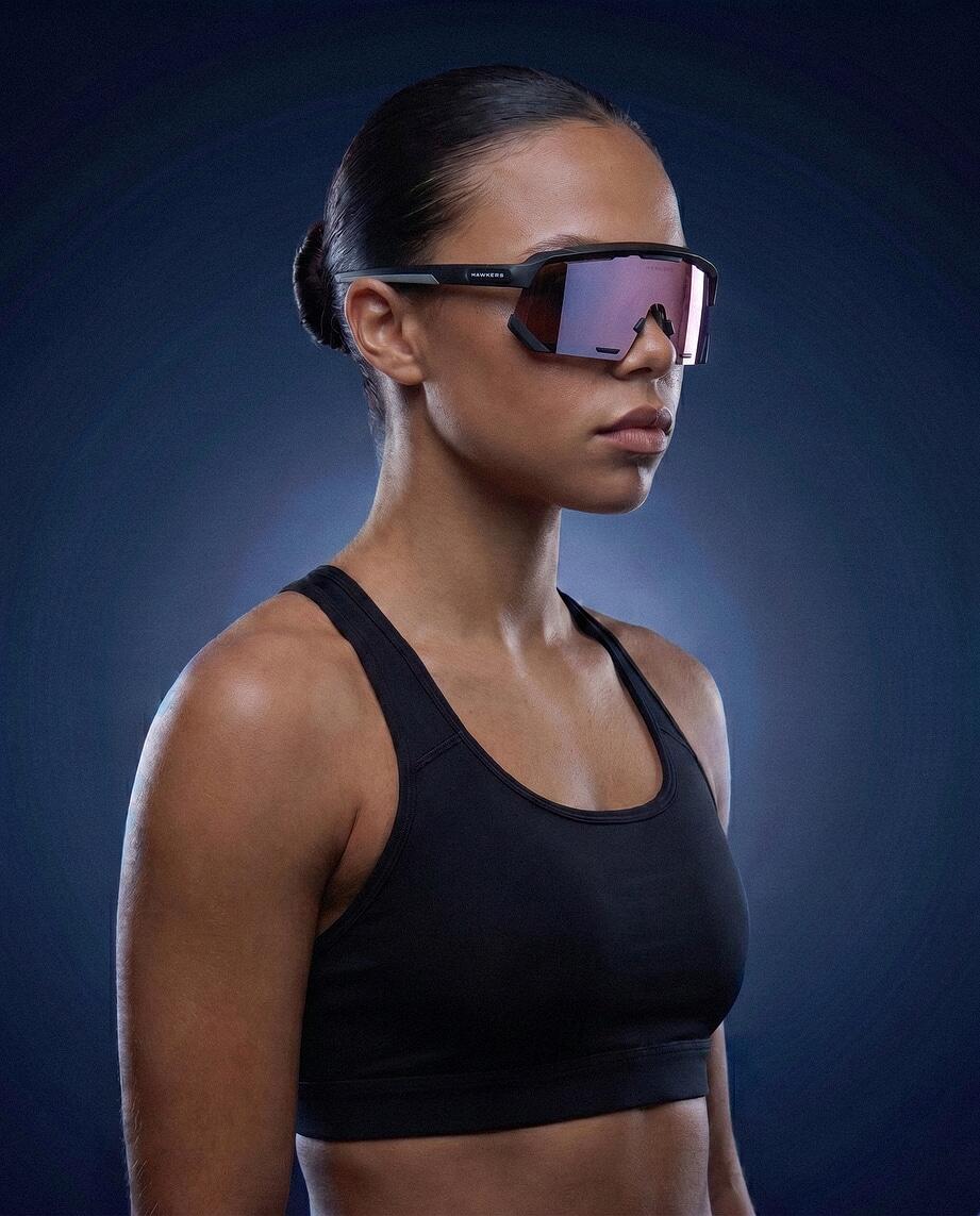 HAWKERS - Zonnebrillen voor heren en dames PADEL BLACK COFFEE 8/9