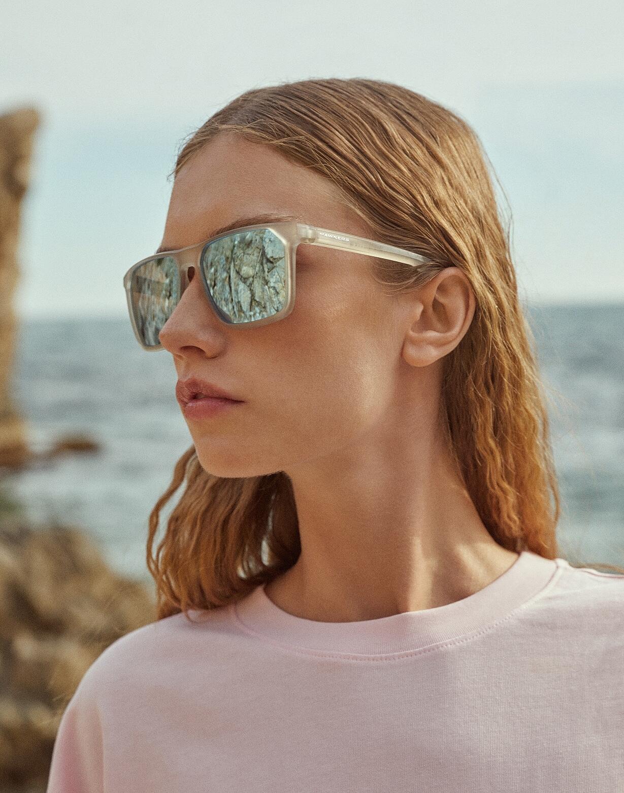 HAWKERS - Óculos de Sol para Homem e Mulher HORIZON POLARIZED WHITE BLUE 7/8