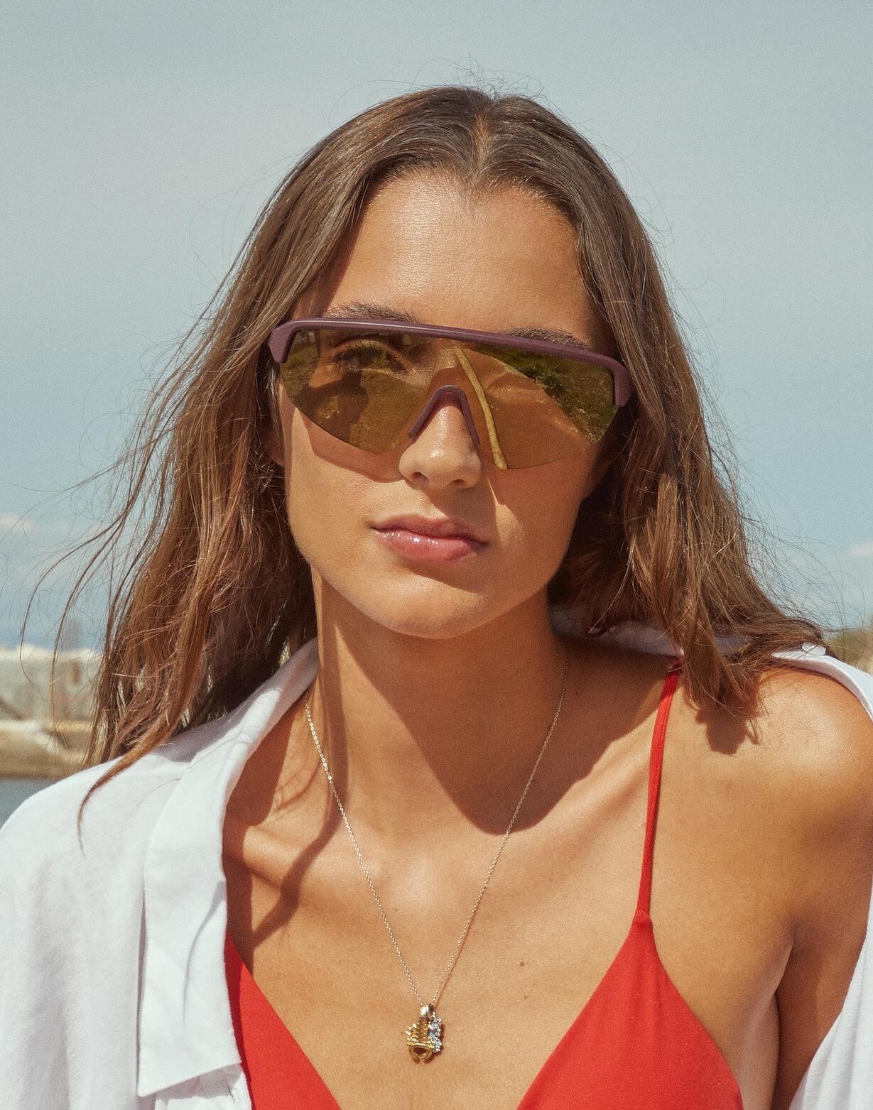 HAWKERS - Gafas de Sol para Hombre y Mujer APEX - CHERRY BEIGE 7/8
