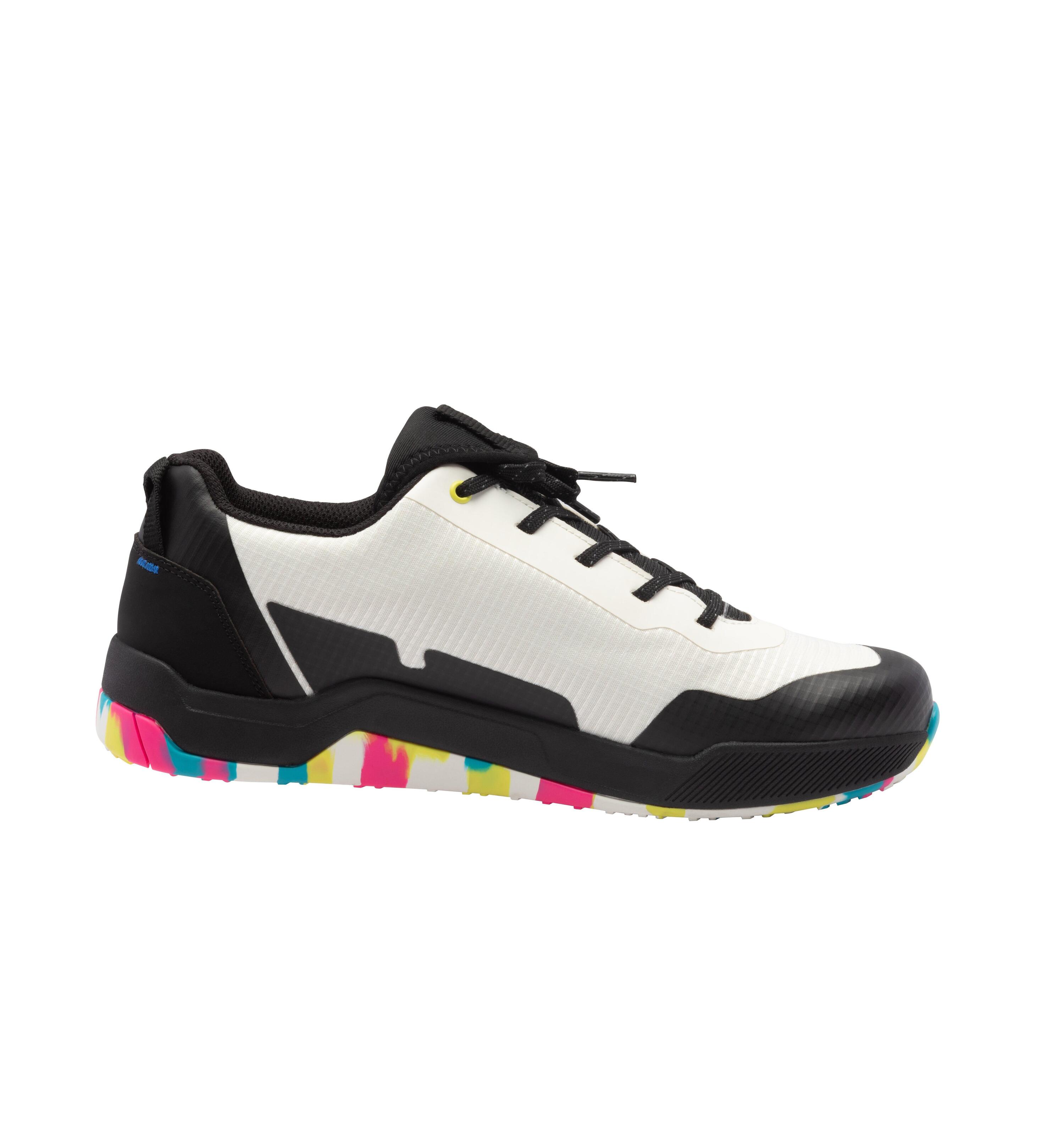MOTUS schoenen, ijswit/zwart 2/6