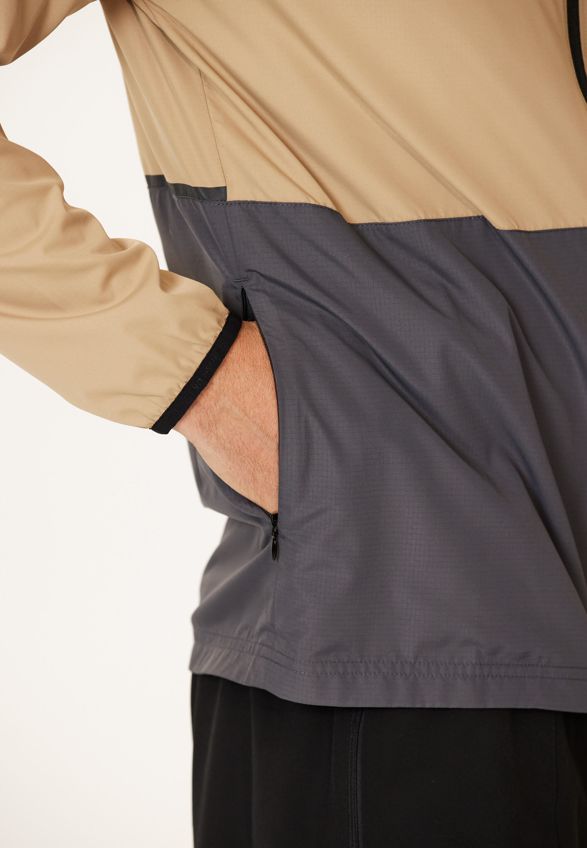 Laufjacke Hugoee 8/15