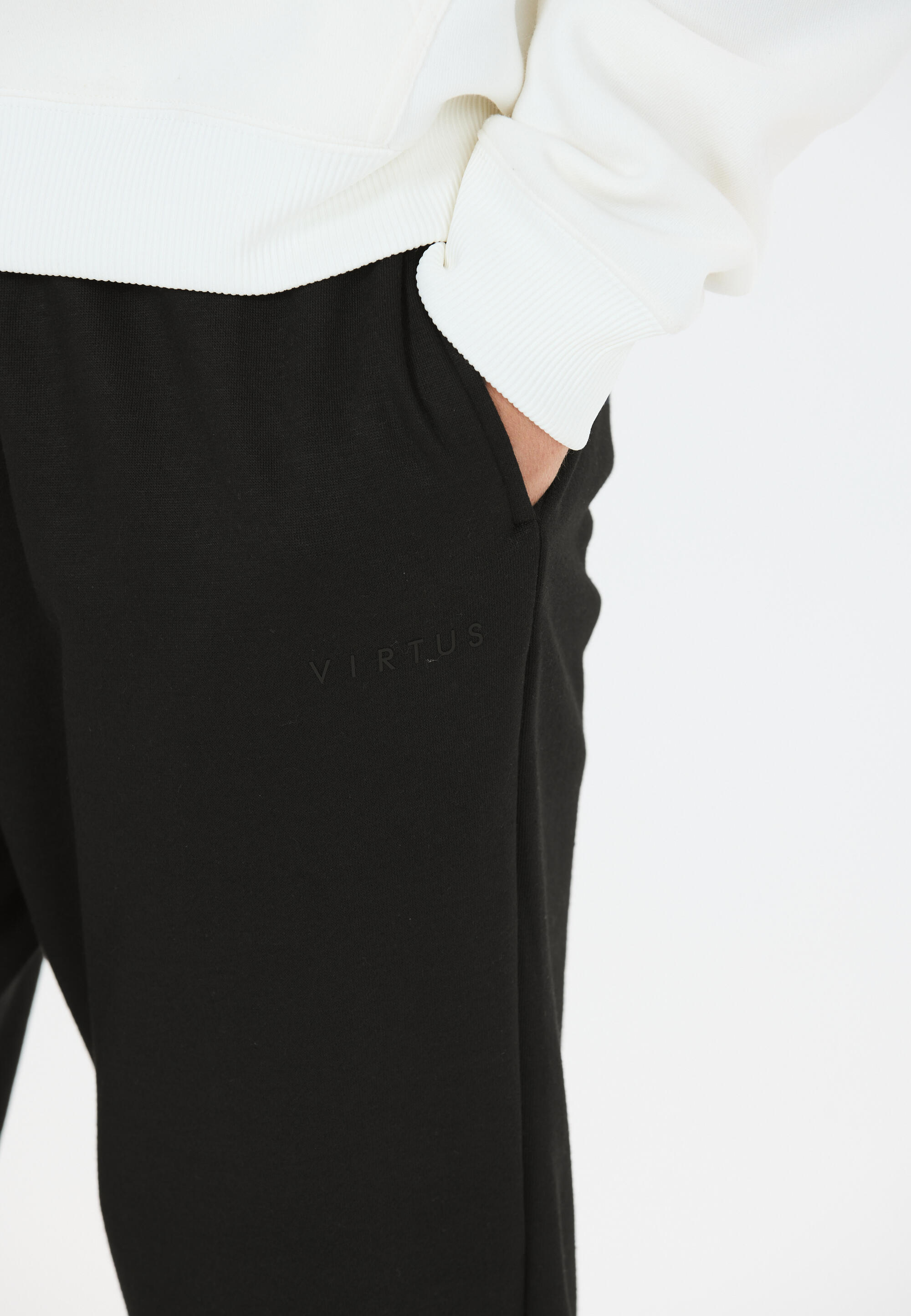 Pantalón de chándal Virtus Kayce V2 8/15