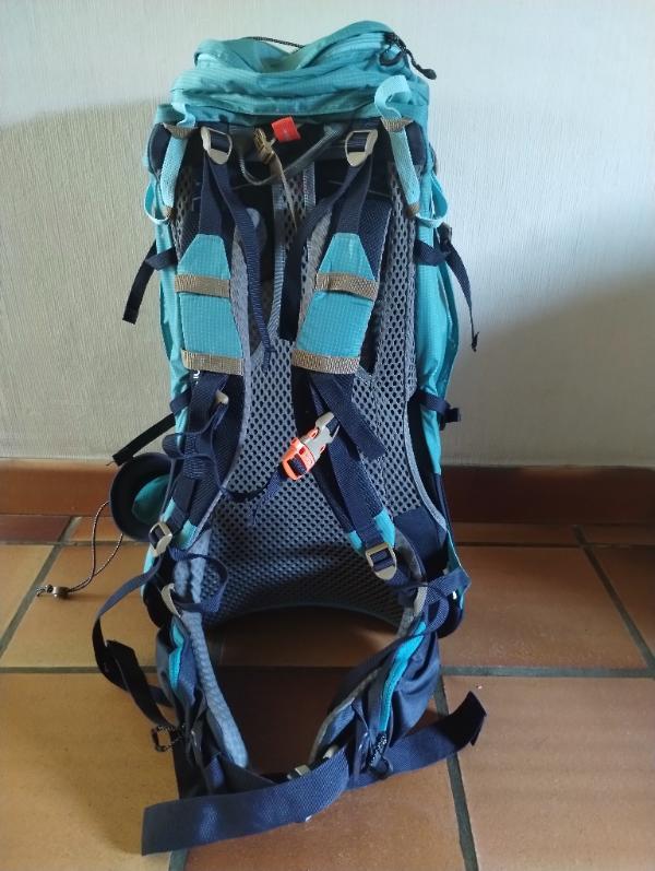 Entre Particuliers - Sac à dos Trekking Femme Forclaz 45+10 L. NEUF 4/4