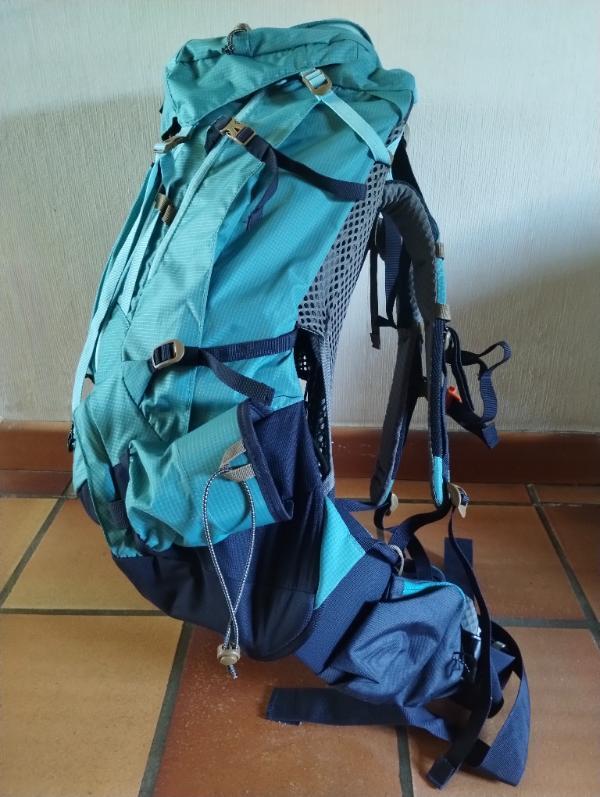 Entre Particuliers - Sac à dos Trekking Femme Forclaz 45+10 L. NEUF 3/4