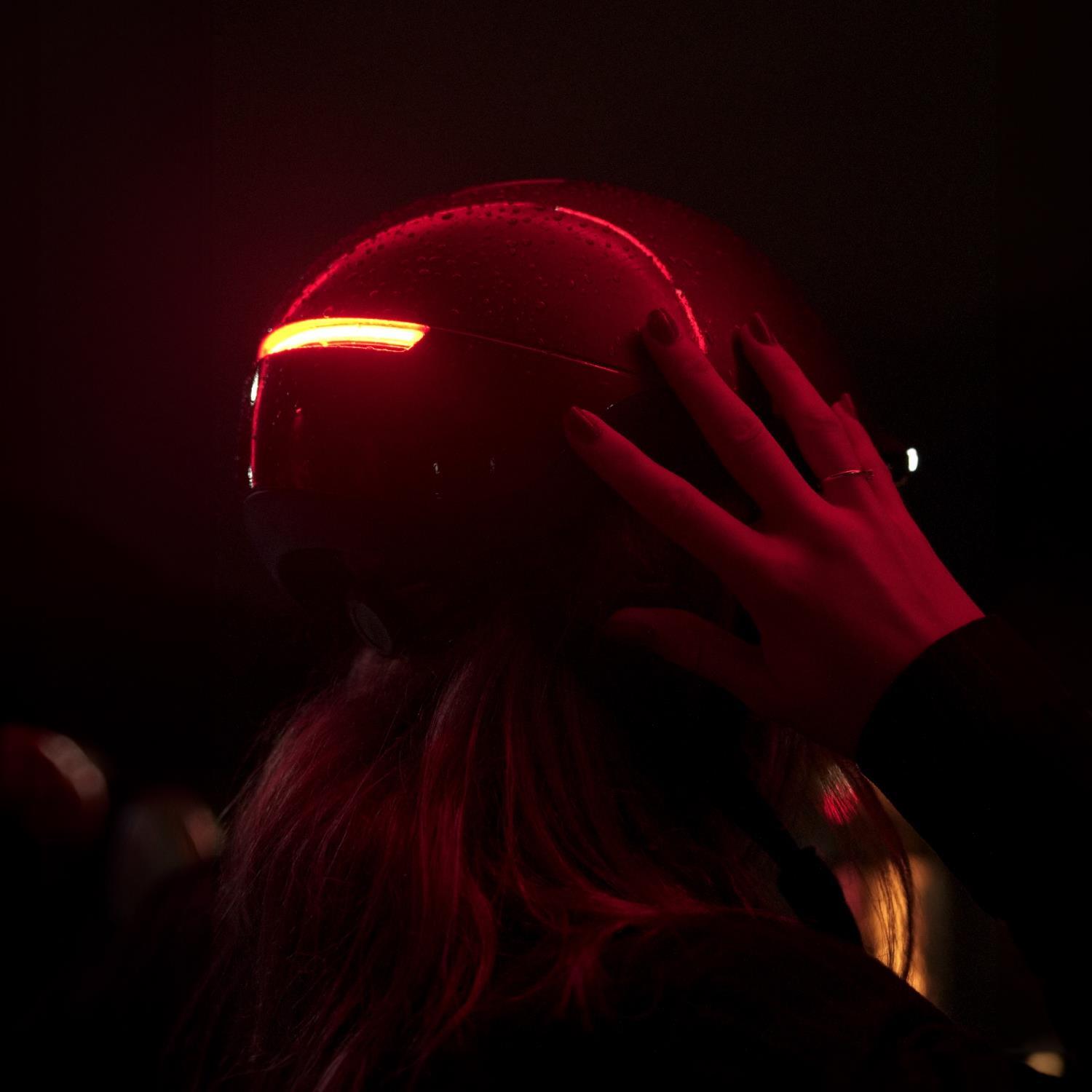 Casque LIFE avec éclairage Puissant Avant/Arrière et Clignotants - Taille unique 3/7